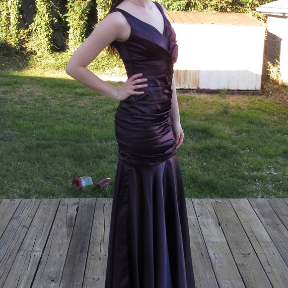 Plum mermaid bridesmaid gown with shawl - Picture 2 of 4